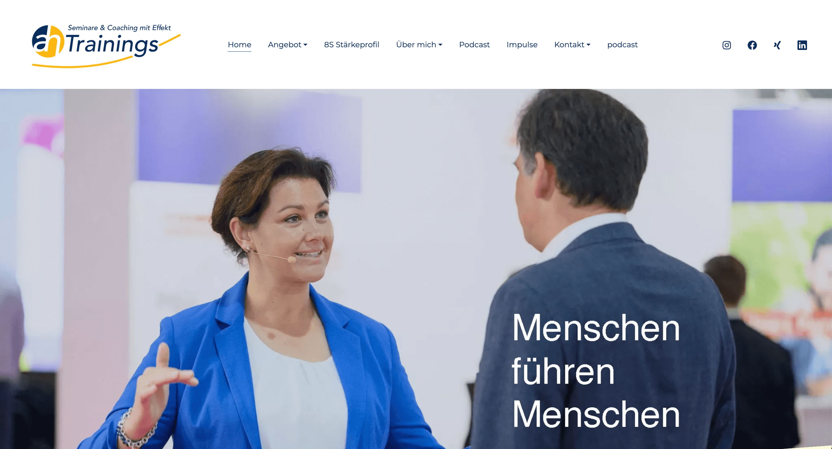 ah-Trainings sorgt für Führungskräfte- und Mitarbeiterentwicklung. JK Textcoaching sorgt für gute Texte. Denn: Text kann alles!